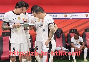 华体会hth登录入口-足球遇见酒吧：24小时不间断的球迷盛宴